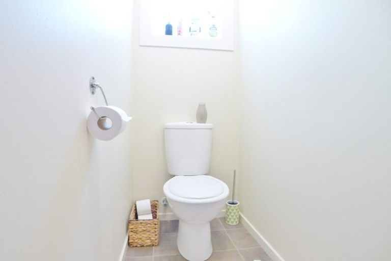 Photo of property in 5 Sunvue Road, Glen Eden, Auckland, 0602