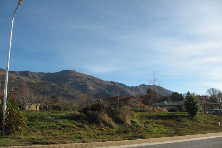 Photo of property in 2 Hyland Street, Wanaka, 9305