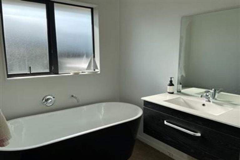 Photo of property in 4 Fearne Drive, Woodend, 7610