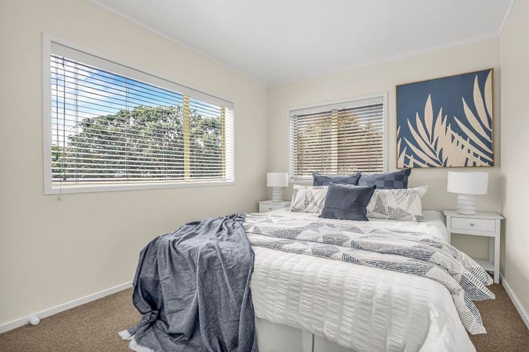 Photo of property in 2/267 Glenfield Road, Hillcrest, Auckland, 0627