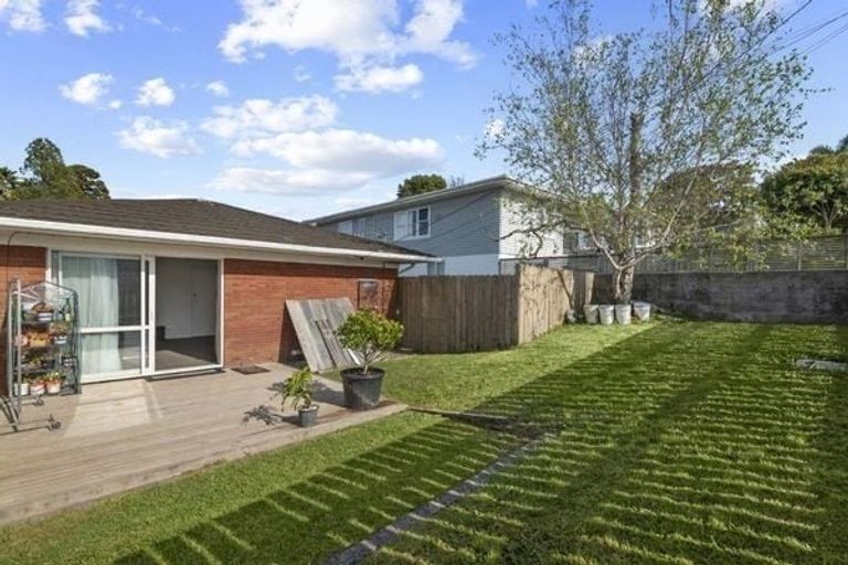 Photo of property in 1/9 Windy Ridge Road, Glenfield, Auckland, 0629