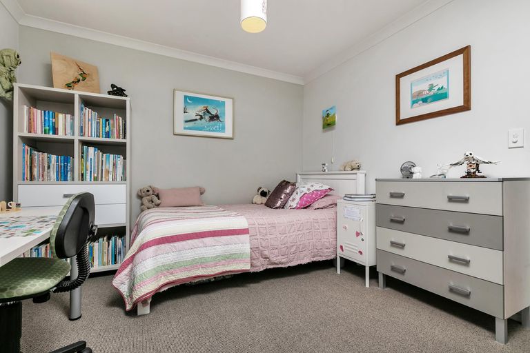 Photo of property in 42 Landing Road, Titirangi, Auckland, 0604