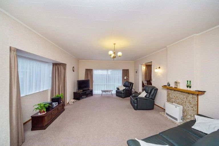 Photo of property in 12 Matai Place, Hawera, 4610