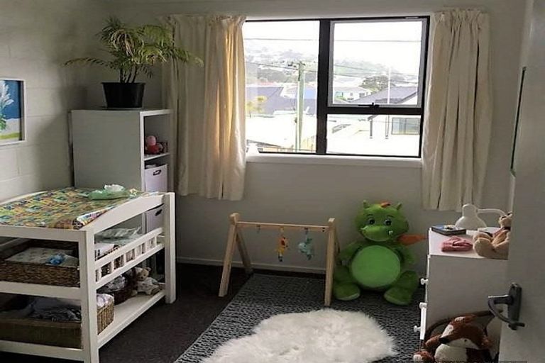 Photo of property in 102u6 Lyall Parade, Lyall Bay, Wellington, 6022