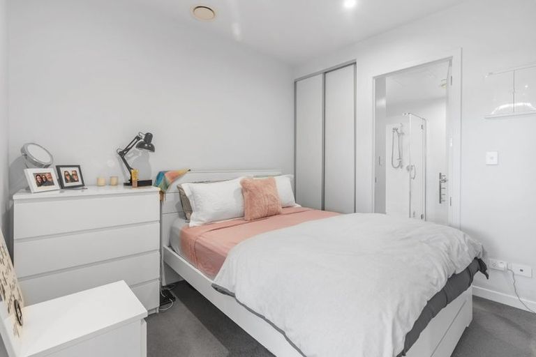 Photo of property in Frank Sargeson Apts, 5/74g Anzac Street, Takapuna, Auckland, 0622