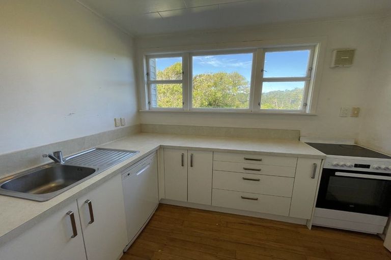 Photo of property in 41 Versailles Street, Karori, Wellington, 6012