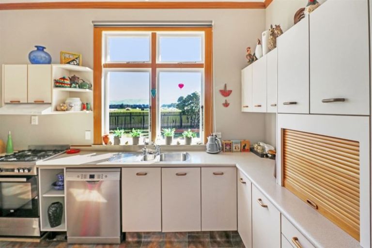 Photo of property in 82 Aerodrome Road, Dannevirke, 4972