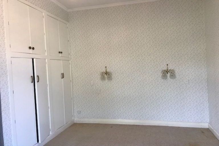 Photo of property in 27 Hautana Square, Woburn, Lower Hutt, 5010