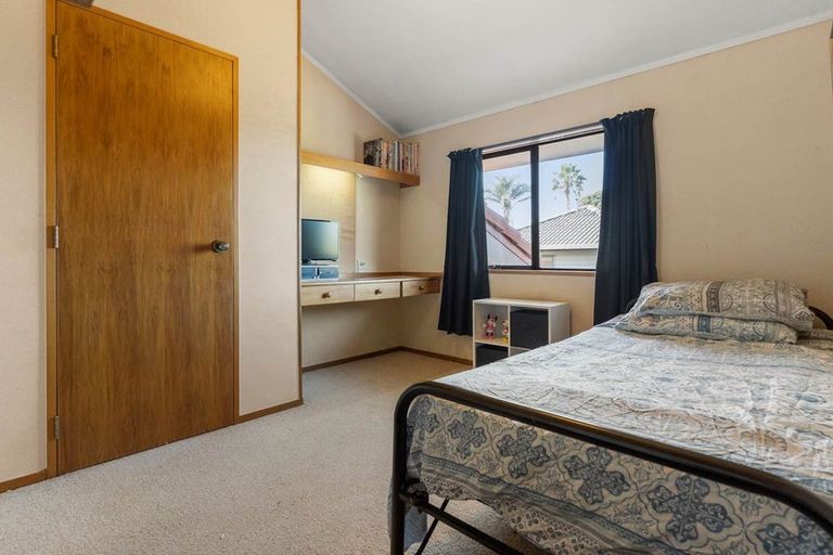 Photo of property in 21 Loloma Drive, Half Moon Bay, Auckland, 2012