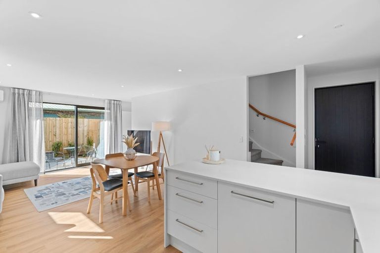 Photo of property in 2/130 Holly Road, St Albans, Christchurch, 8014