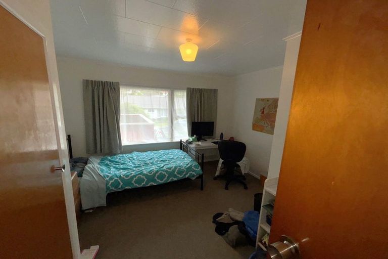 Photo of property in 2 Thurleigh Grove, Karori, Wellington, 6012
