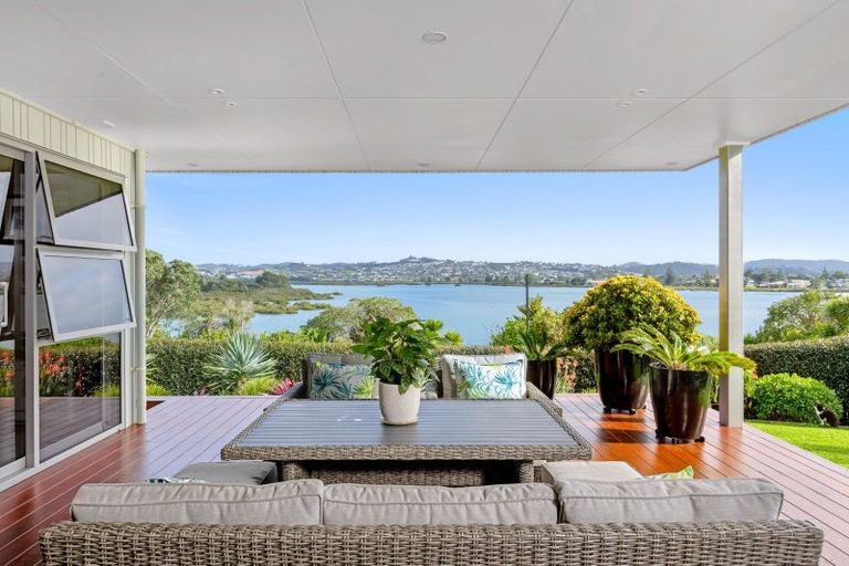 Photo of property in 51 Moffat Road, Red Beach, 0932
