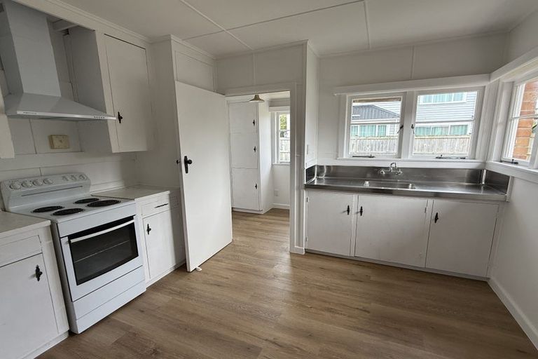 Photo of property in 12 Crete Avenue, Milford, Auckland, 0620