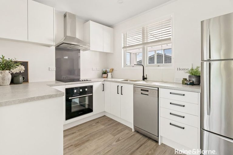 Photo of property in 10 Mahupuku Street, Greytown, 5712