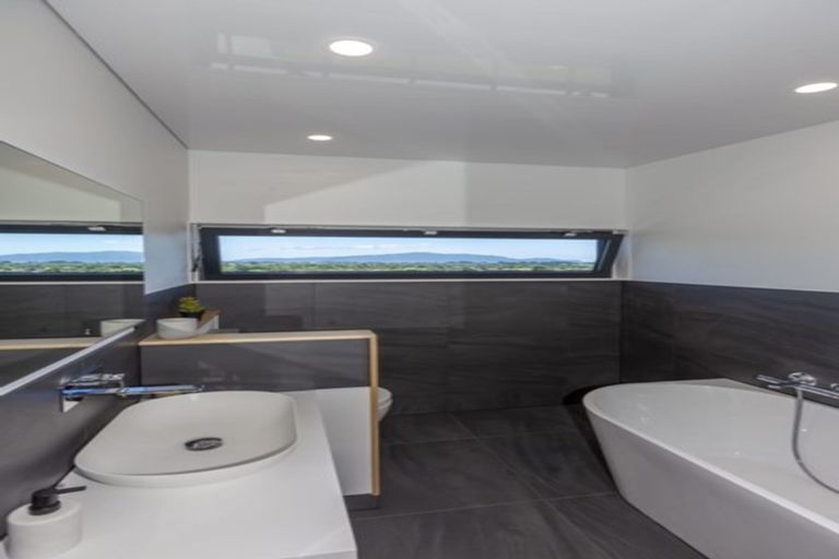 Photo of property in 101 Kakariki Grove, Waikanae, 5036