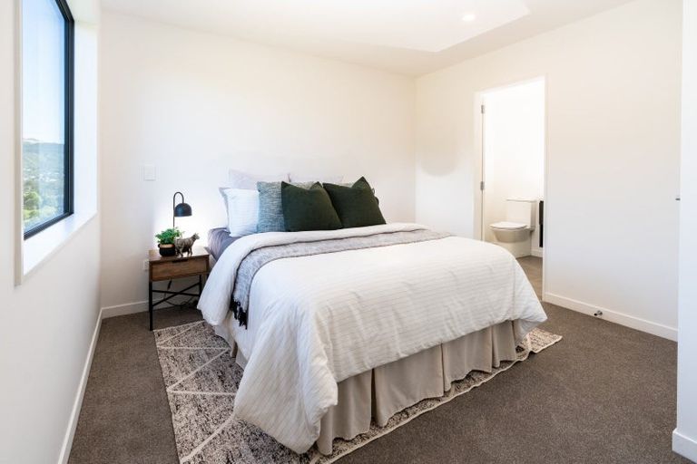 Photo of property in 84 Ara Paiwhenua, Tawa, Wellington, 5028