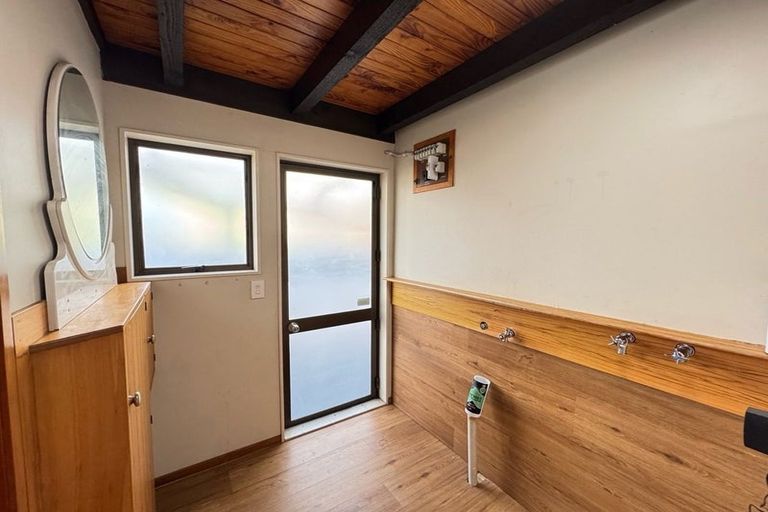 Photo of property in 197 Henderson Valley Road, Henderson, Auckland, 0612