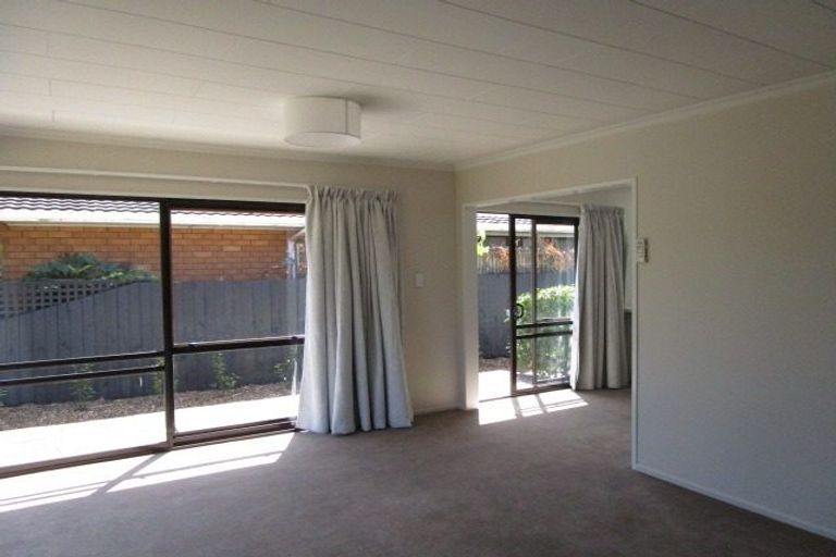 Photo of property in 1/10 Wadeley Road, Ilam, Christchurch, 8041