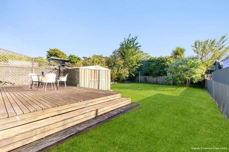 Photo of property in 84 Pioneer Road, Moturoa, New Plymouth, 4310