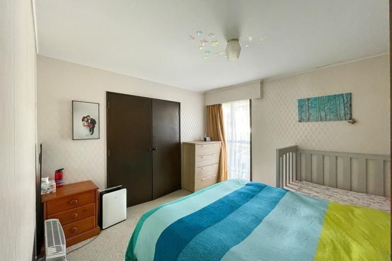 Photo of property in 21 Faith Bullock Place, New Lynn, Auckland, 0600