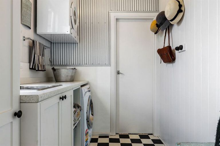 Photo of property in 28 Corson Avenue, Beckenham, Christchurch, 8023