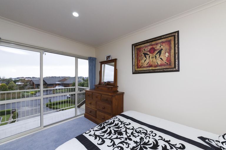 Photo of property in 27 Greenwood Place, Fitzherbert, Palmerston North, 4410