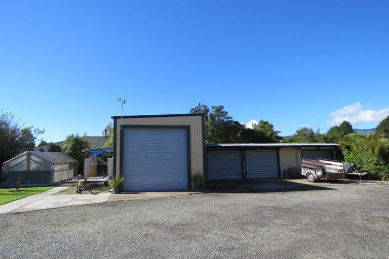 Photo of property in 19 Kew Road, Westport, 7825