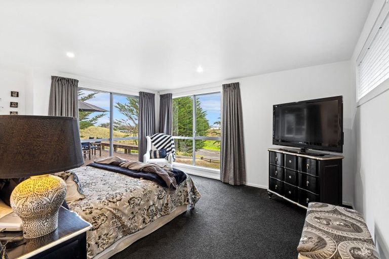 Photo of property in 208 Park Avenue, Waitarere Beach, Levin, 5510