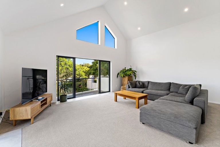 Photo of property in 6a Saint Jerome Avenue, Te Atatu Peninsula, Auckland, 0610