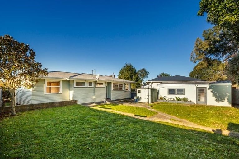 Photo of property in 4 Perth Place, Awapuni, Palmerston North, 4412