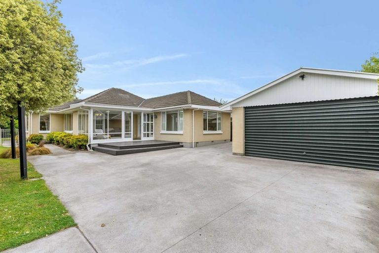 Photo of property in 1 Sevenoaks Drive, Bryndwr, Christchurch, 8053