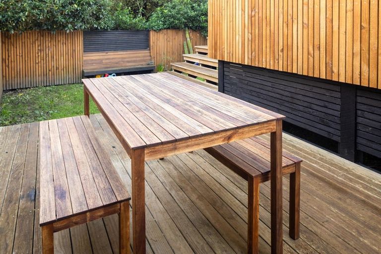 Photo of property in 132 Seaview Road, Piha, New Lynn, 0772