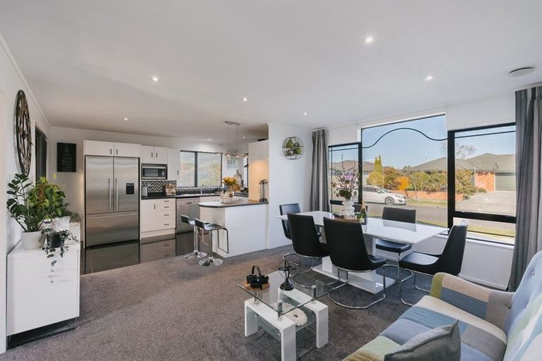 Photo of property in 9 Aspen Way, Kelvin Grove, Palmerston North, 4414