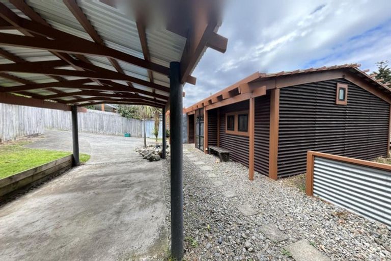 Photo of property in 102 Seaview Road, Paraparaumu Beach, Paraparaumu, 5032