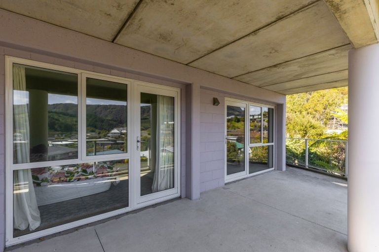 Photo of property in 29 Seaview Crescent, Picton, 7220
