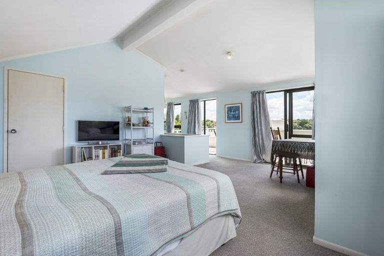Photo of property in 2/76 Wairoa Road, Narrow Neck, Auckland, 0624
