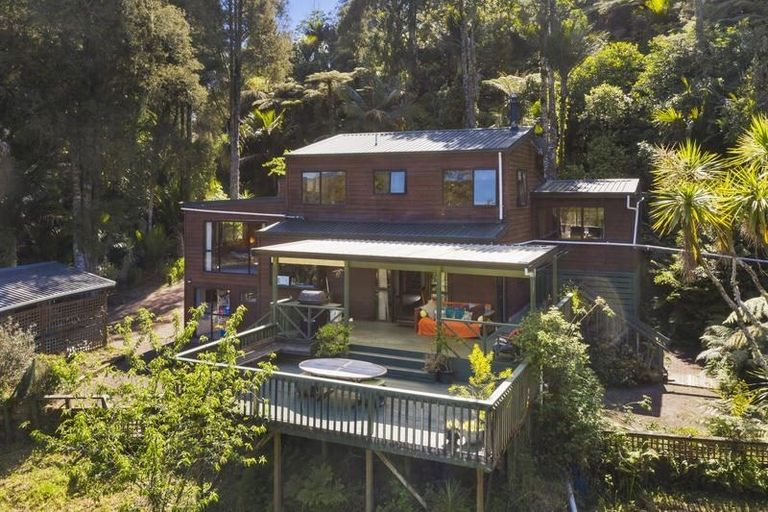 Photo of property in 236 Forest Hill Road, Waiatarua, Auckland, 0612