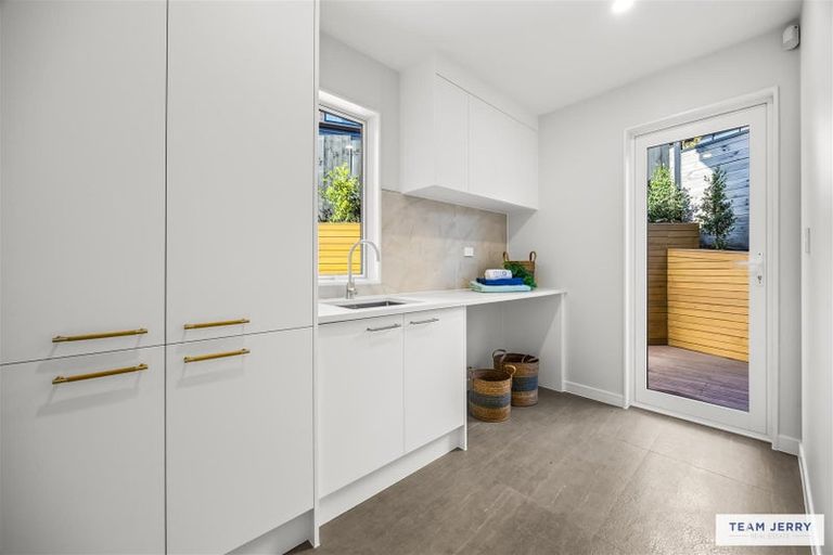 Photo of property in 4 Seawind Way, Hobsonville, 0616