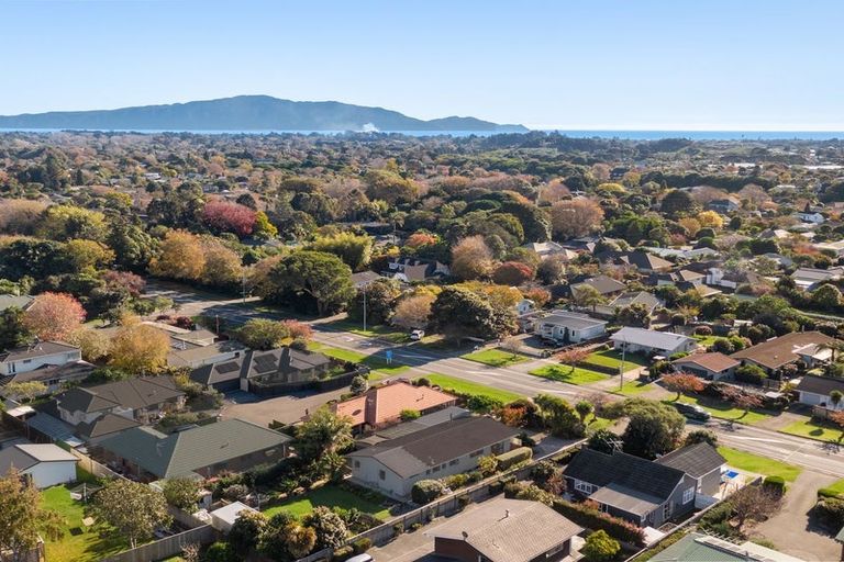 Photo of property in 1 Inverell Place, Waikanae, 5036