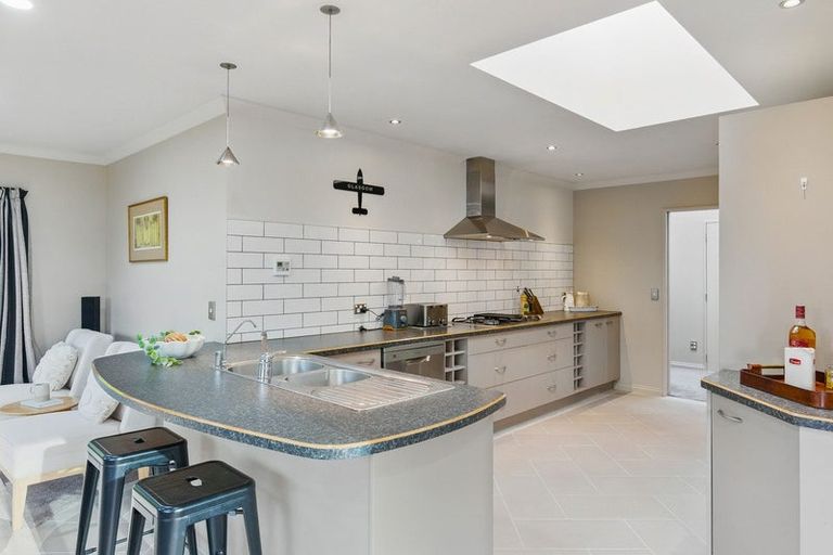 Photo of property in 5 Cadastral Court, Paraparaumu, 5032