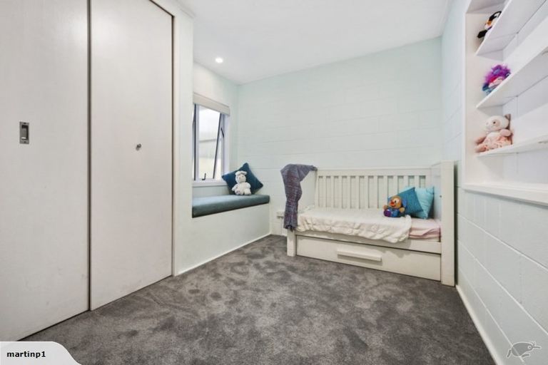 Photo of property in 1/2 Flavia Close, Torbay, Auckland, 0630