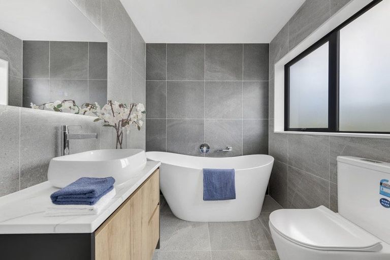 Photo of property in 2a Ballyalton Crescent, Flat Bush, 2019
