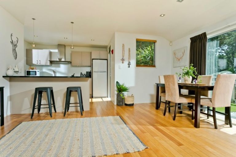 Photo of property in 14a Berne Place, Birkenhead, Auckland, 0626