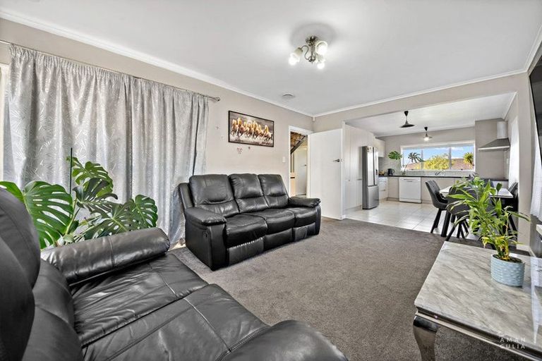 Photo of property in 207 Don Buck Road, Massey, Auckland, 0614