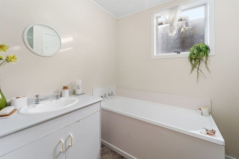 Photo of property in 53 Elliston Crescent, Stanmore Bay, Whangaparaoa, 0932