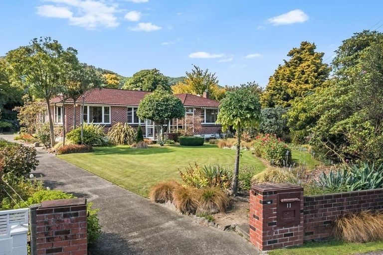 Photo of property in 11 Iti Grove, Waikanae, 5036