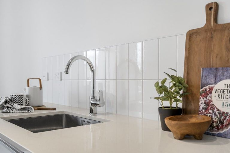 Photo of property in 69u2 Tiketike Way, Brooklyn, Wellington, 6021