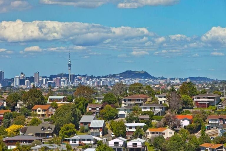 Photo of property in 131 Sunset Road, Totara Vale, Auckland, 0632