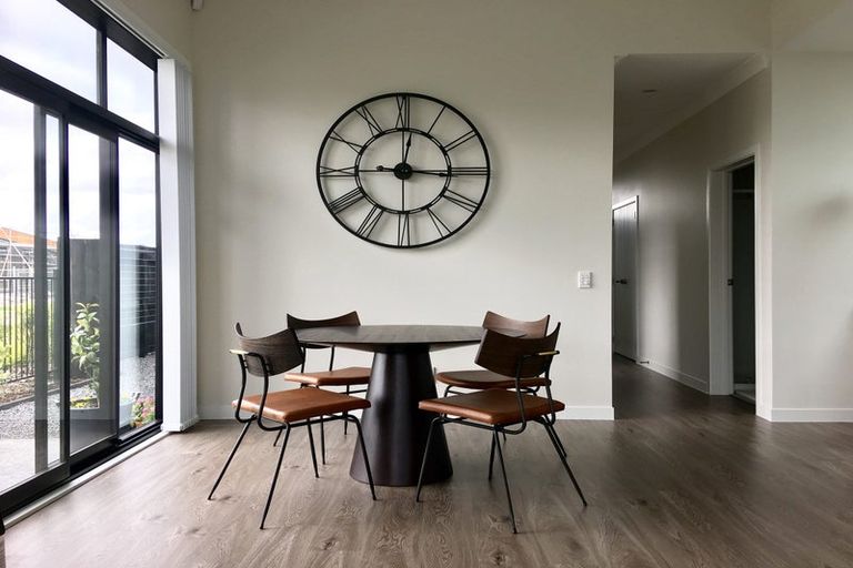 Photo of property in 16 Liberation Road, Papakura, 2110