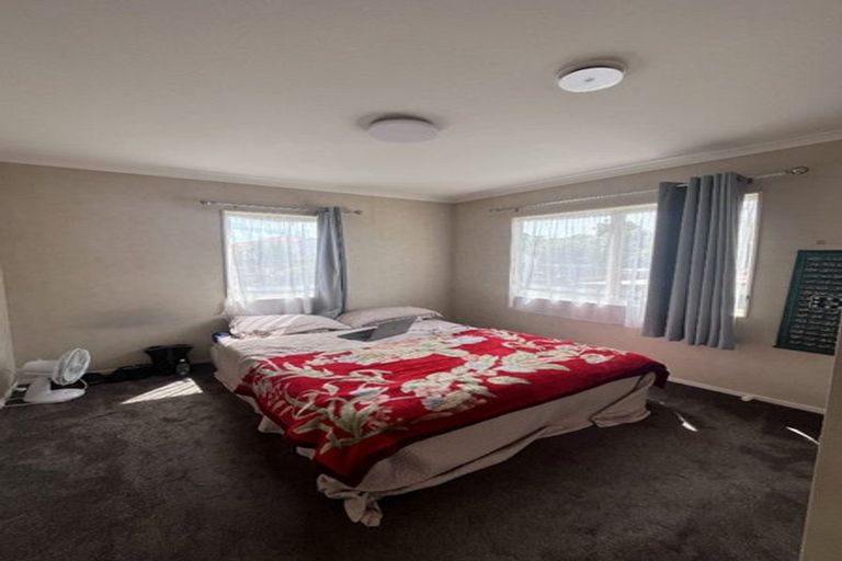 Photo of property in 8 Dainton Place, New Lynn, Auckland, 0600